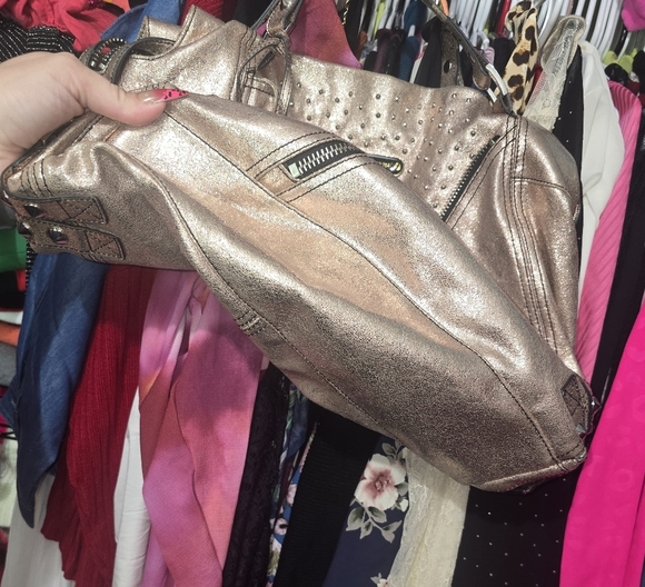 🍁🍂100%cow Leather SUPER RARE HTF VINTAGE BETSEY JOHNSON STUDDED MOTORCYCLE BAG - Picture 5 of 12